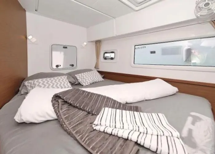 In A Catamaran プーラ