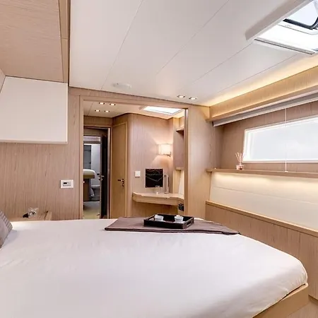 In A Catamaran Úszó hotel